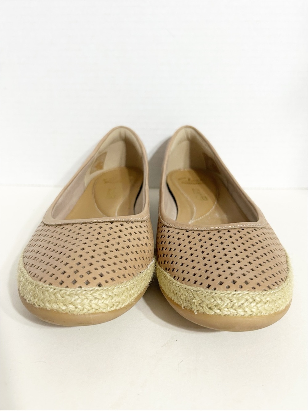Clarks Collection Cushion Soft Beige Perforated Espadrille Flats Women’s 7.5 M - Picture 6 of 11